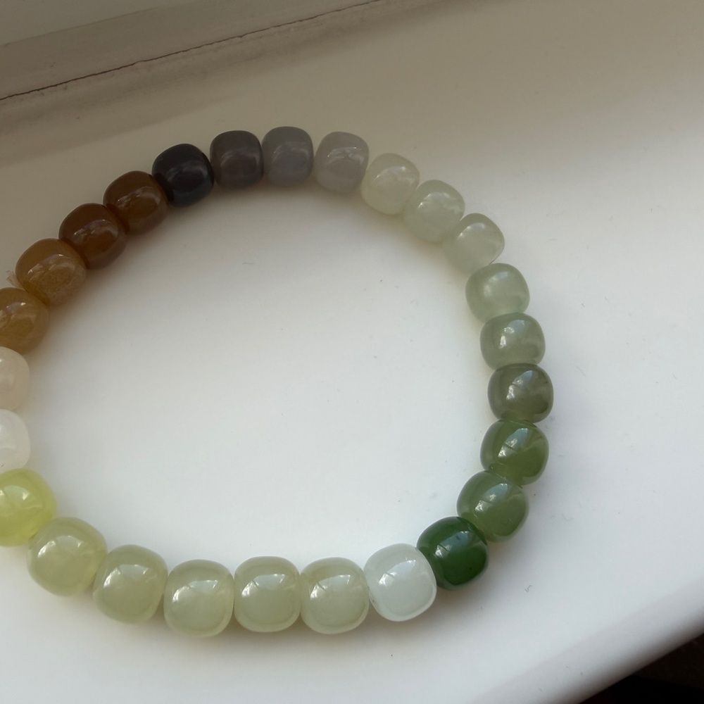 Gradient Nephrite Beaded Bracelet